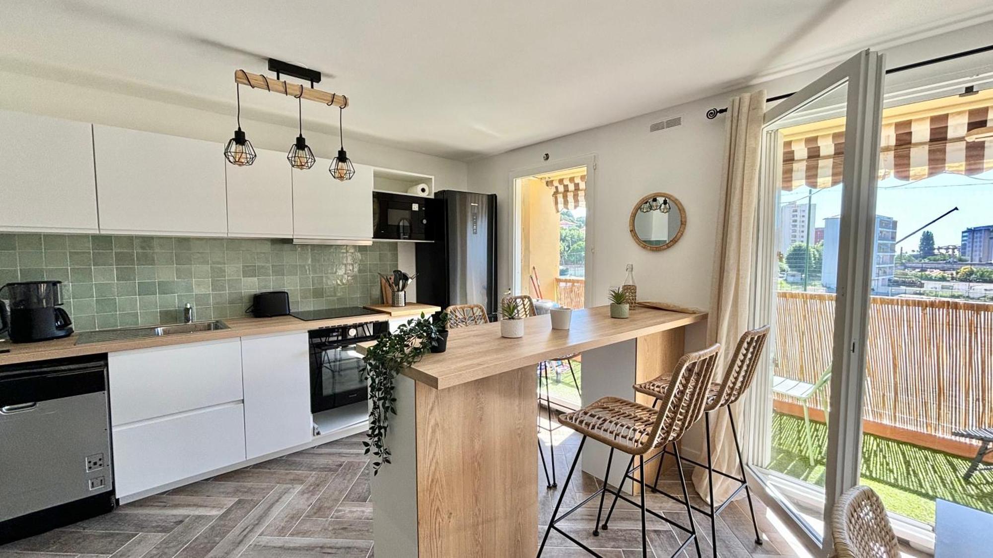 Modern & Cosy 3 Bedrooms Train Tramway Nisa Exterior foto